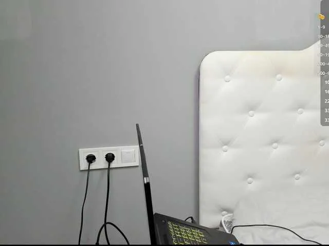 Logan-emma private show on livefreen